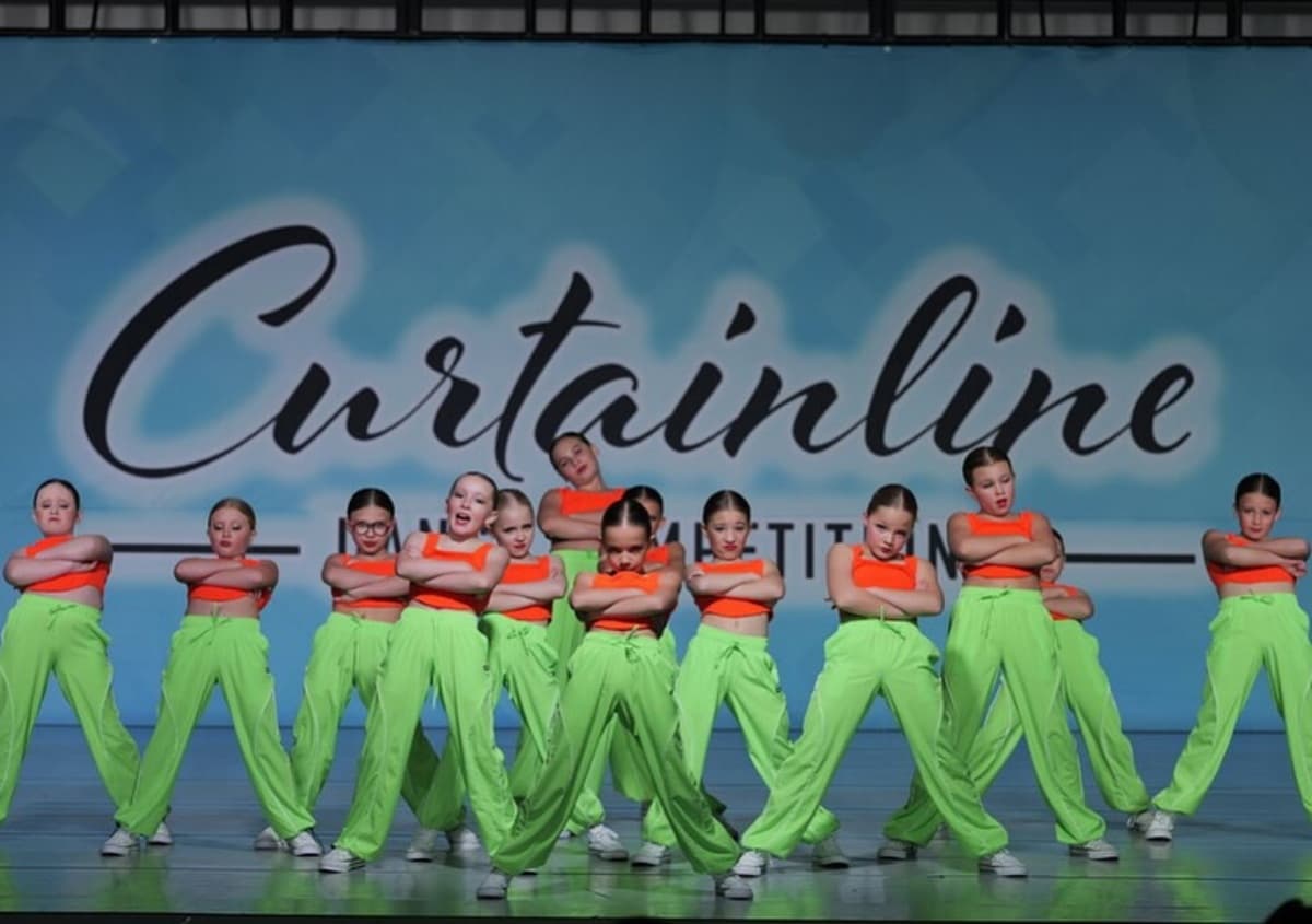 Curtainline Dance, image 2